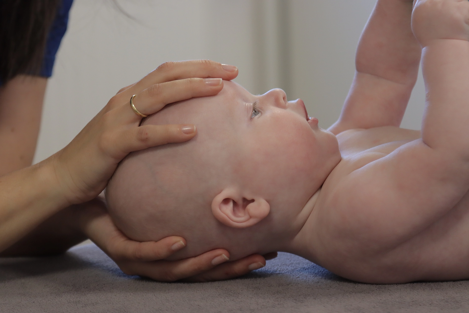 Sanfte Kinderosteopathie Osteopathische Behandlung bei Blähungen und Koliken - Sanfte Kinderosteopathie in Mönchengladbach – Behandlung für Babys und Kleinkinder